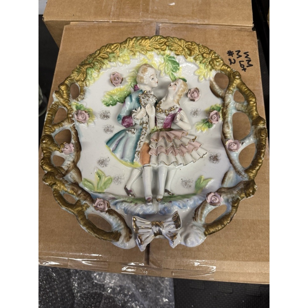 VINTAGE HAND PAINTED ROYAL BONE CHINA LACE WALL PLATE COLLECTIBLE 8 INCHES